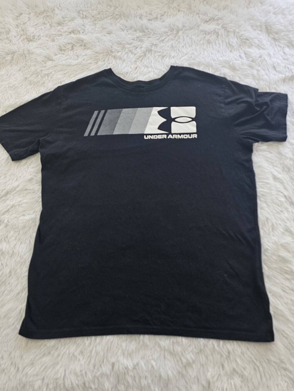 Large Under Armour Short Sleeve Tee
